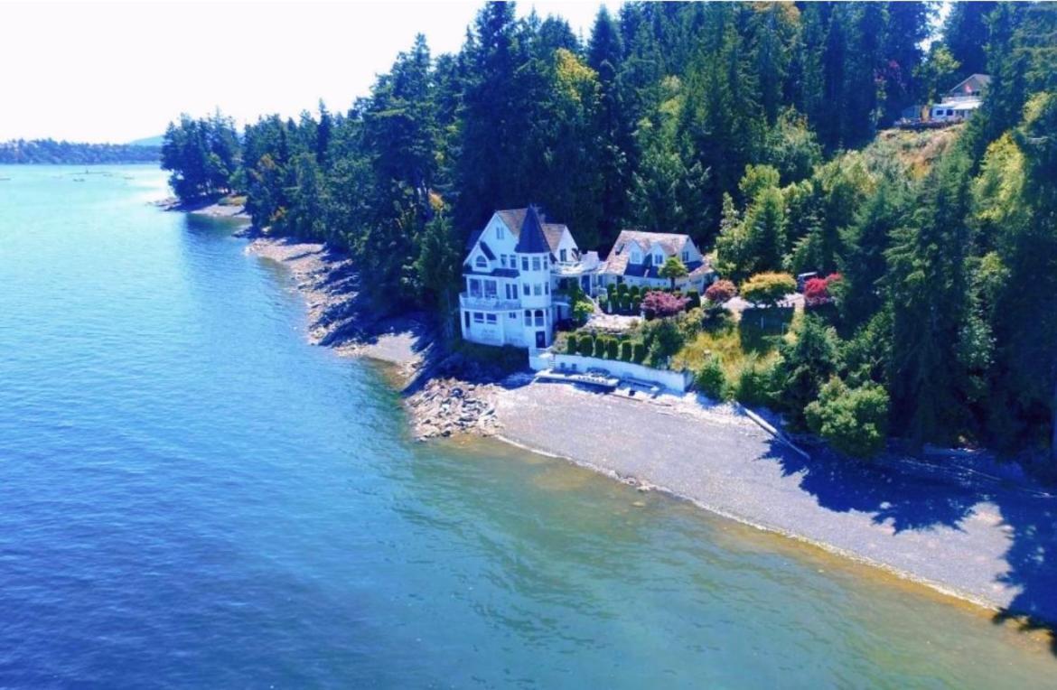 Walkon Waterfront Castle Cove Inn Chemainus Exterior photo