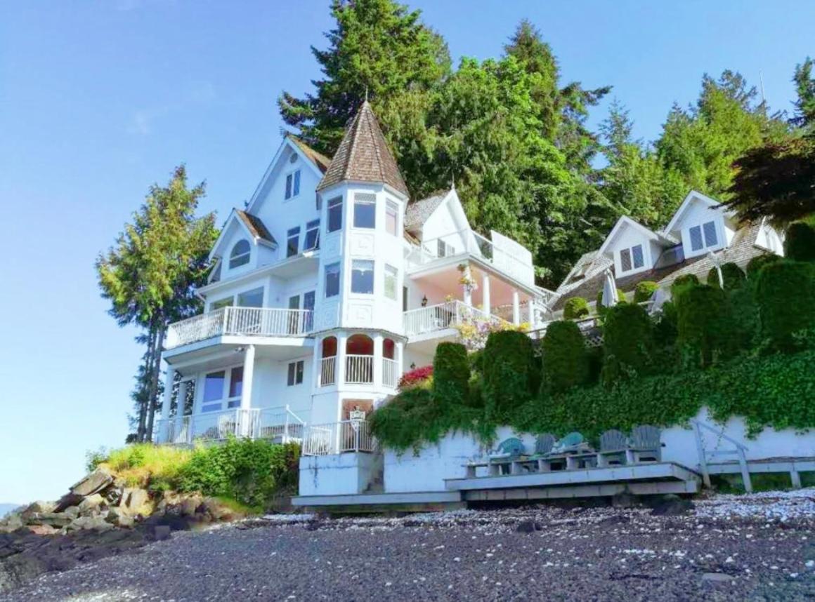 Walkon Waterfront Castle Cove Inn Chemainus Exterior photo